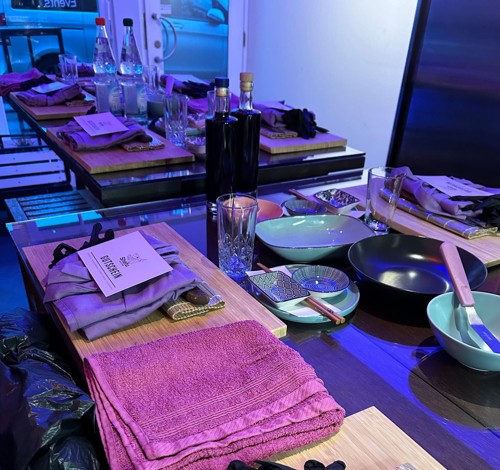Gäste am Küchentresen beim Shefu Chef's Table